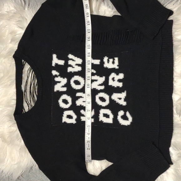 Hot Topic Don't Know Dont Care Deconstructed Crop  Sweater - Picture 11 of 12
